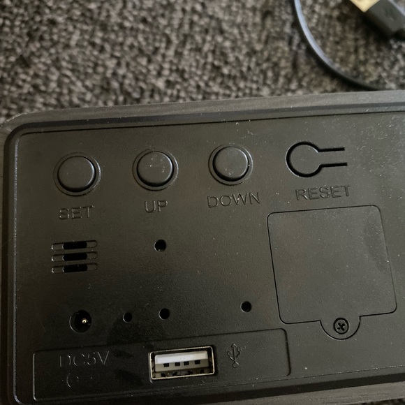 wireless charger with charger digital time and temperature fits all phone models - Picture 2 of 9